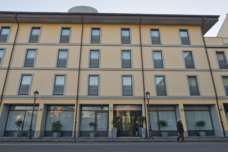 Hotel Cavour By Lvg Hotel Collection Novara Bagian luar foto