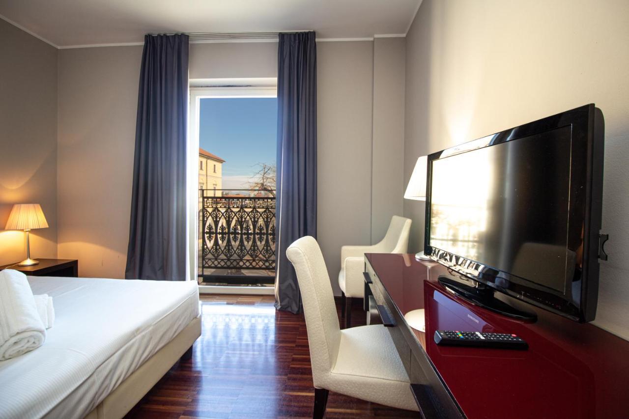 Hotel Cavour By Lvg Hotel Collection Novara Bagian luar foto