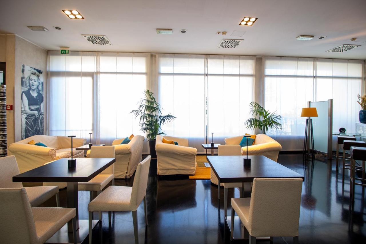 Hotel Cavour By Lvg Hotel Collection Novara Bagian luar foto