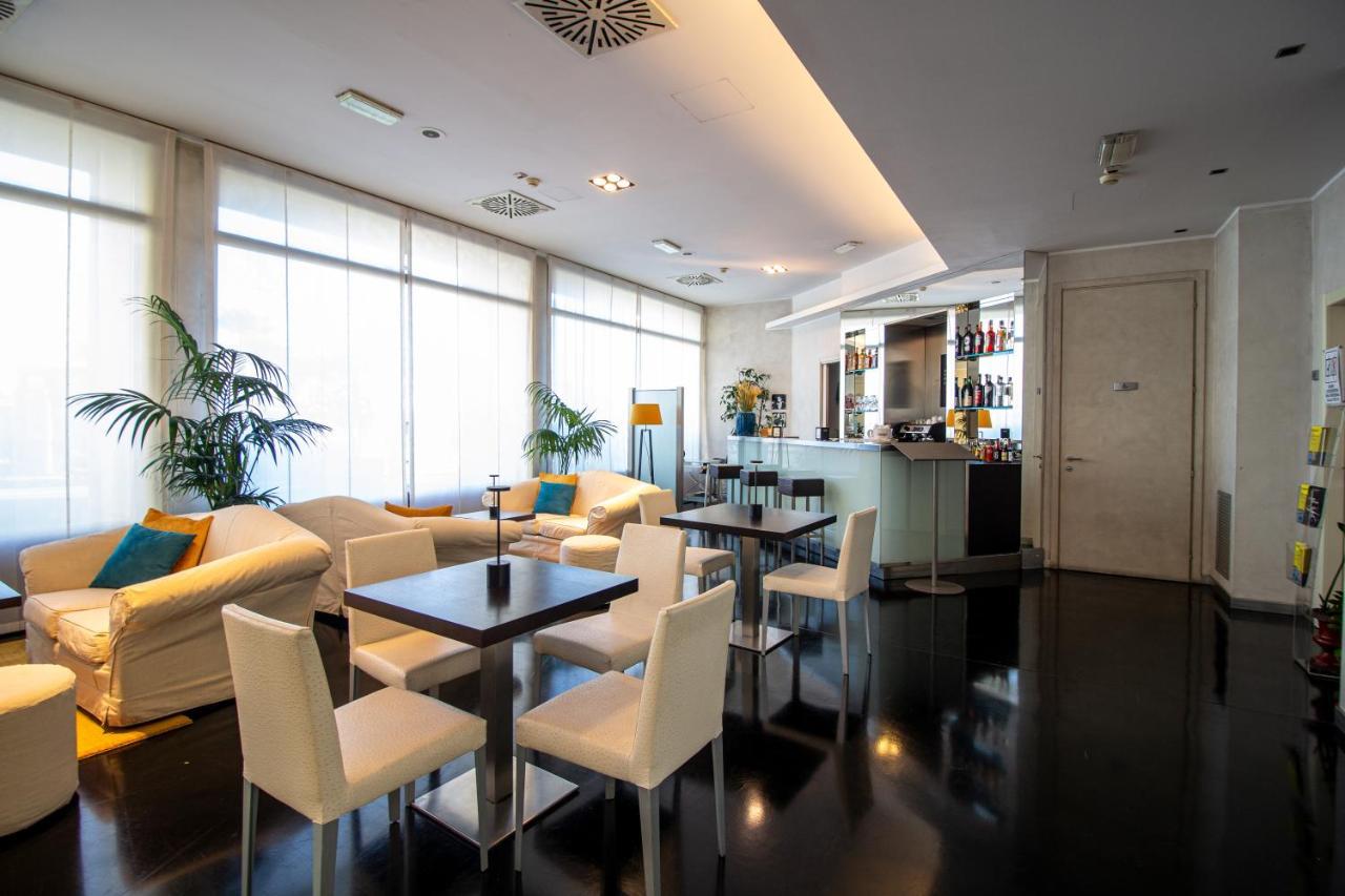 Hotel Cavour By Lvg Hotel Collection Novara Bagian luar foto