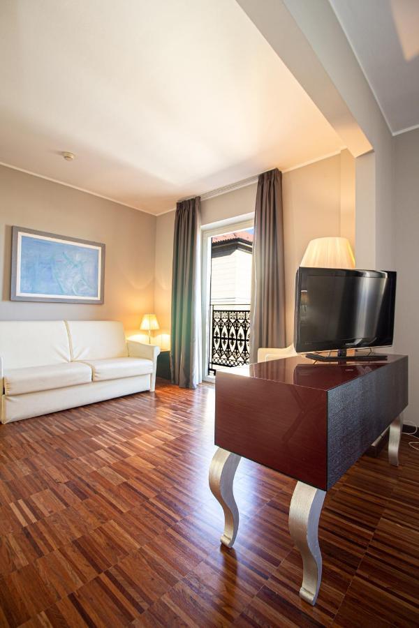 Hotel Cavour By Lvg Hotel Collection Novara Bagian luar foto