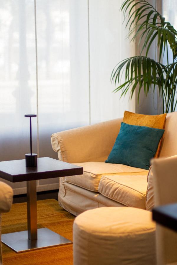 Hotel Cavour By Lvg Hotel Collection Novara Bagian luar foto