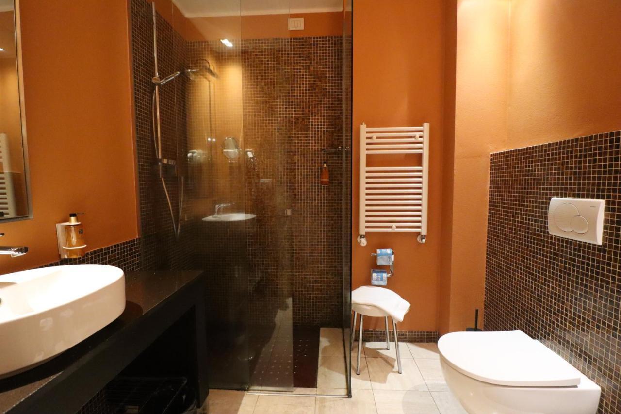 Hotel Cavour By Lvg Hotel Collection Novara Bagian luar foto