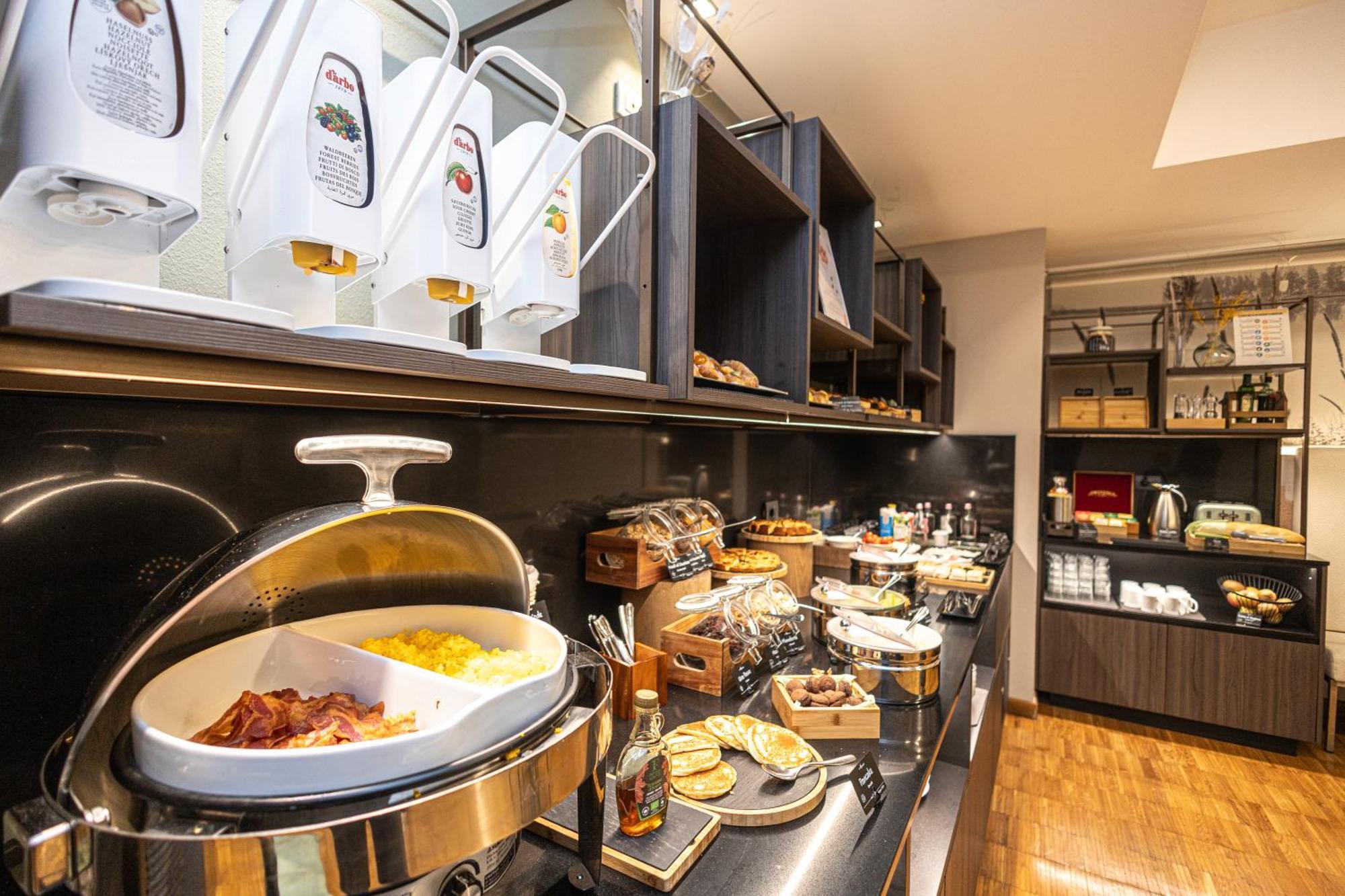 Hotel Cavour By Lvg Hotel Collection Novara Bagian luar foto