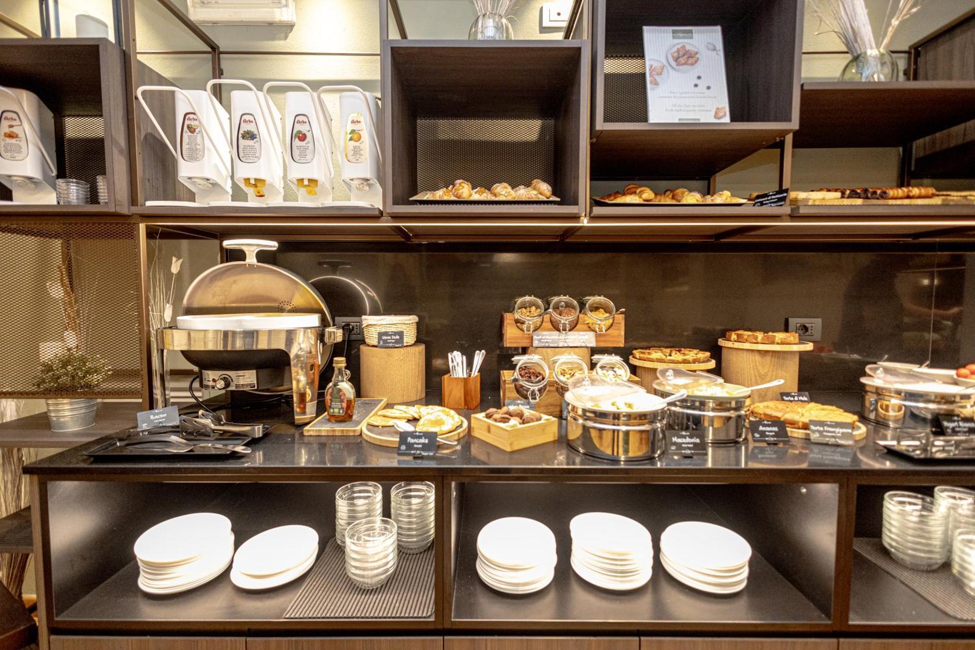Hotel Cavour By Lvg Hotel Collection Novara Bagian luar foto